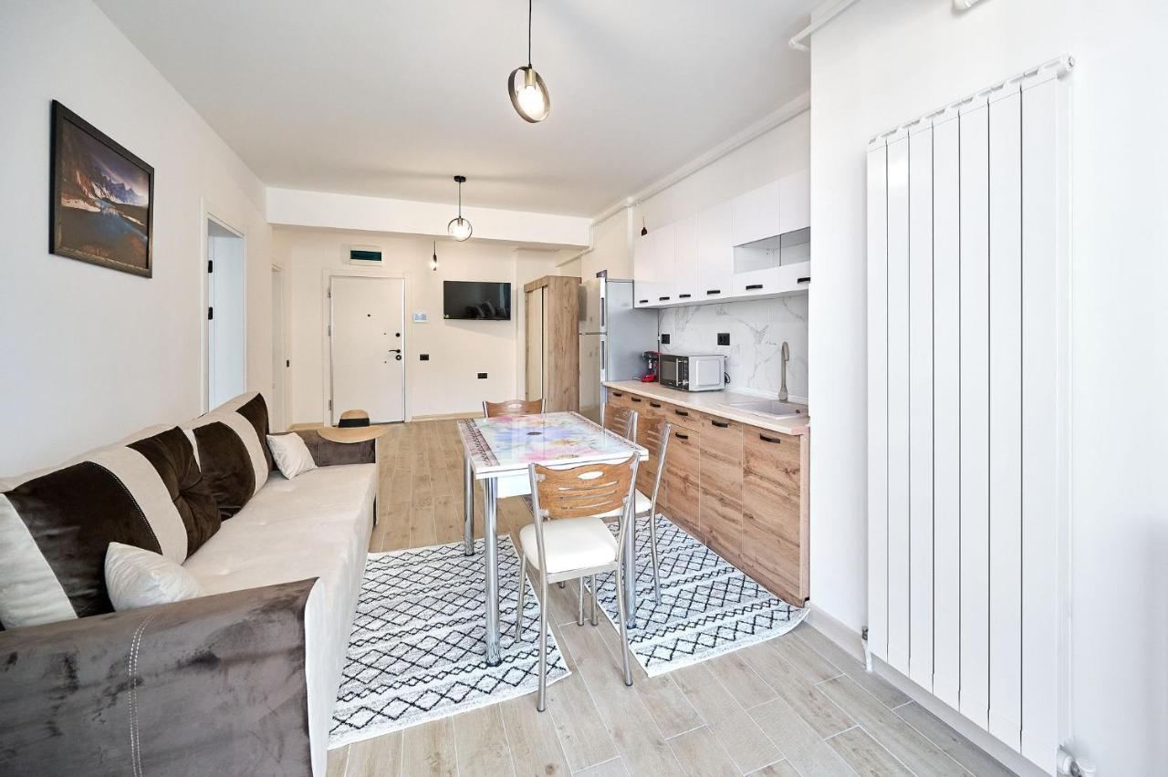 Retro Apartment In Infinity Beach Resort Mamaia Exterior photo