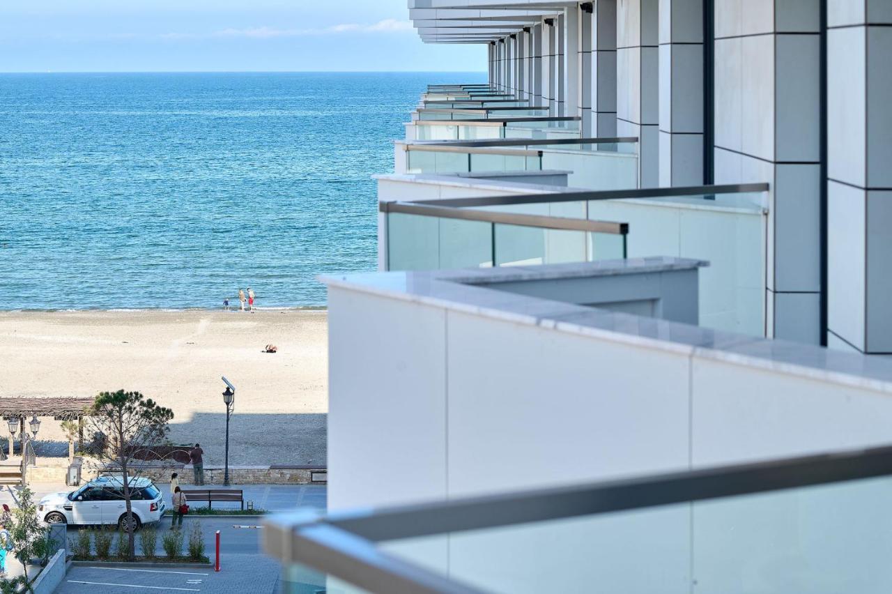 Retro Apartment In Infinity Beach Resort Mamaia Exterior photo